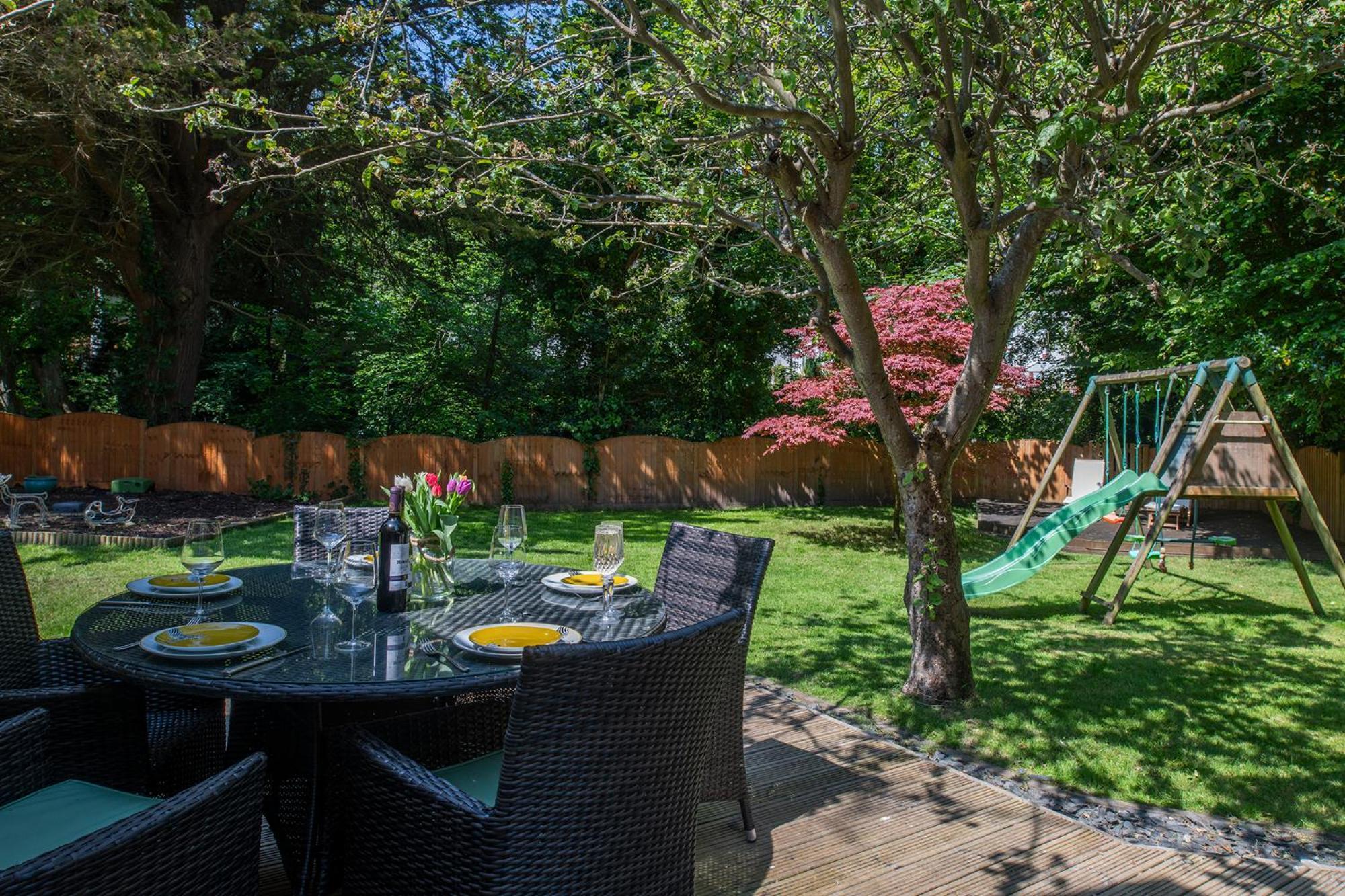 The Coachhouse - Cottage With Private Hot Tub 콜윈베이 외부 사진